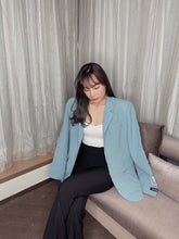 將圖片載入圖庫檢視器 No Photos Blazer